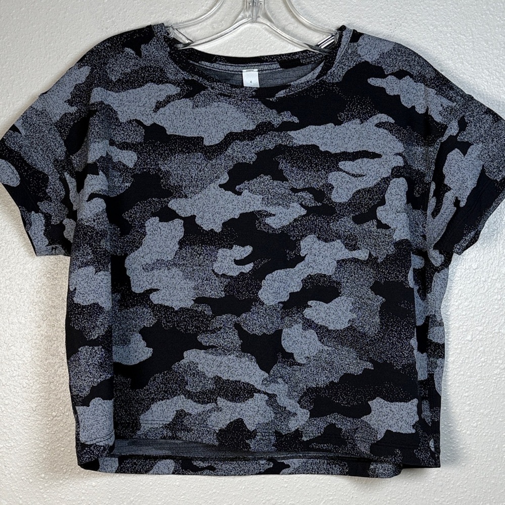 Lululemon Cates Tee‎ Shirt Top Women 4 Black Gray Camo Stretch Sporty Gorpcore - Picture 3 of 14